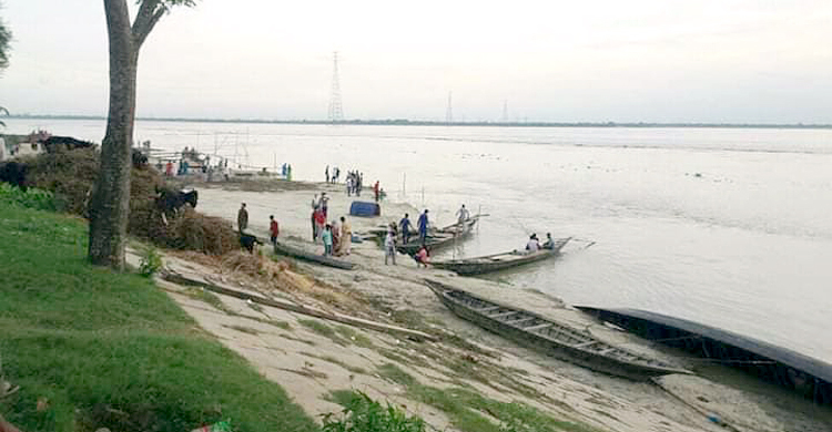 পদ্মায় নৌকাডুবিতে ৫ জন উদ্ধার, নিখোঁজ ১