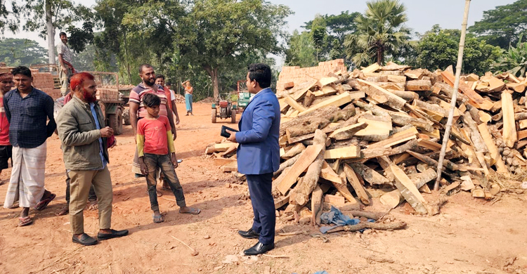 জ্বালানিতে কাঠ ব্যবহার, পাবনায় ৪ ইটভাটার জরিমানা