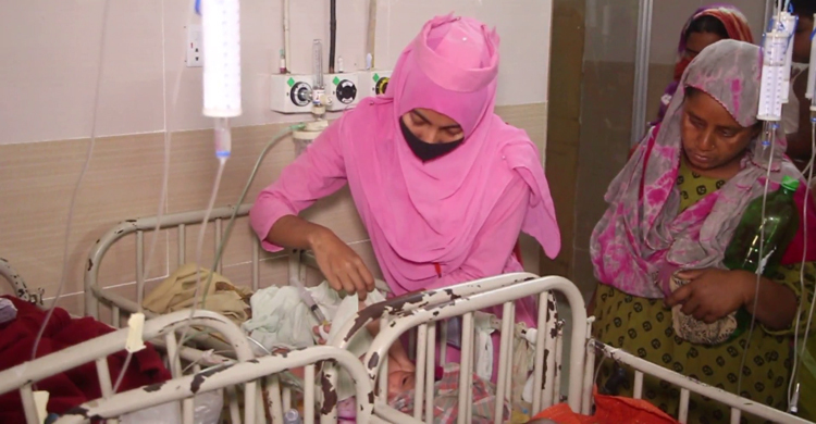 ক্যানুলা খুলতে গিয়ে শিশুর আঙুল কেটে ফেললেন আয়া