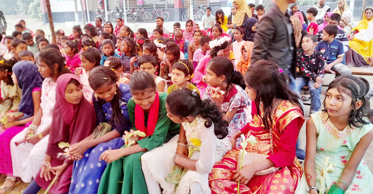 এক অনুষ্ঠানে অতিথি ম্যাজিস্ট্রেট-ইউএনও-এসিল্যান্ড-বিচারক!