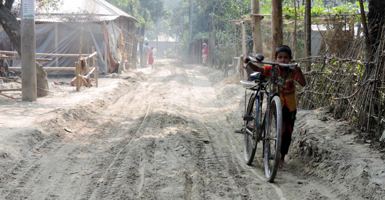 ১০ হাজার মানুষকে ভোগাচ্ছে ২ কিলোমিটার সড়ক