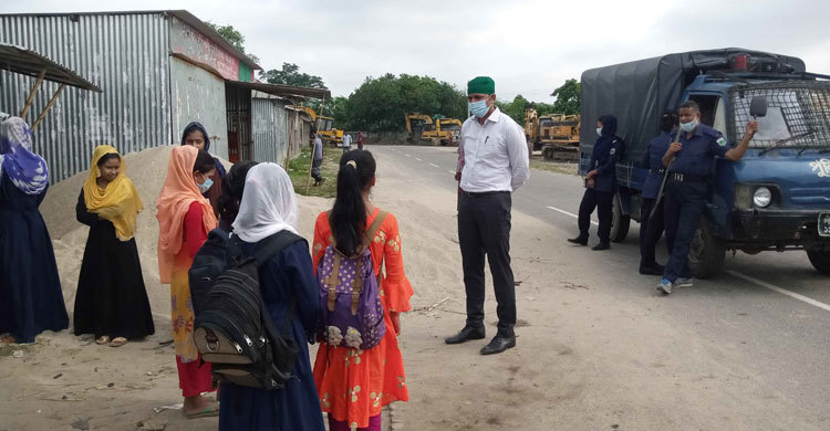 পাবনায় কোচিং সেন্টার চালু রেখে জরিমানা ‍গুনলেন শিক্ষক