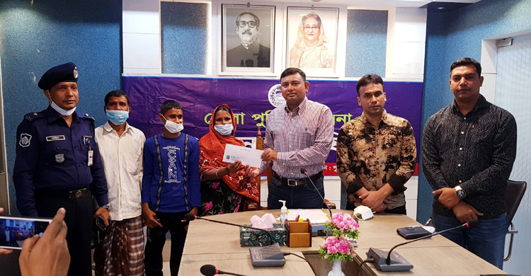 পুলিশের সহযোগিতায় বাবা-মায়ের কাছে ফিরল বাক প্রতিবন্ধী