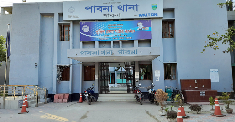 বাড়ি গিয়ে চাচাতো ভাইকে কুপিয়ে হত্যা, আহত ভাতিজা