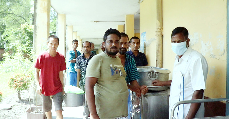 ৪ বেলায় ১০৬ টাকার খাবার পান পাবনা মানসিক হাসপাতালের রোগীরা