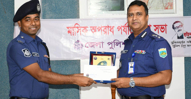 পাবনার শ্রেষ্ঠ ওসি হলেন ঈশ্বরদীর অরবিন্দ