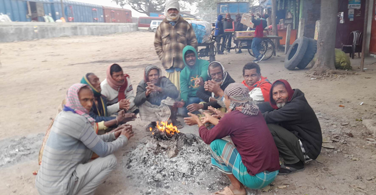 ঈশ্বরদীতে ৮ ডিগ্রি তাপমাত্রায় বিপর্যস্ত জনজীবন