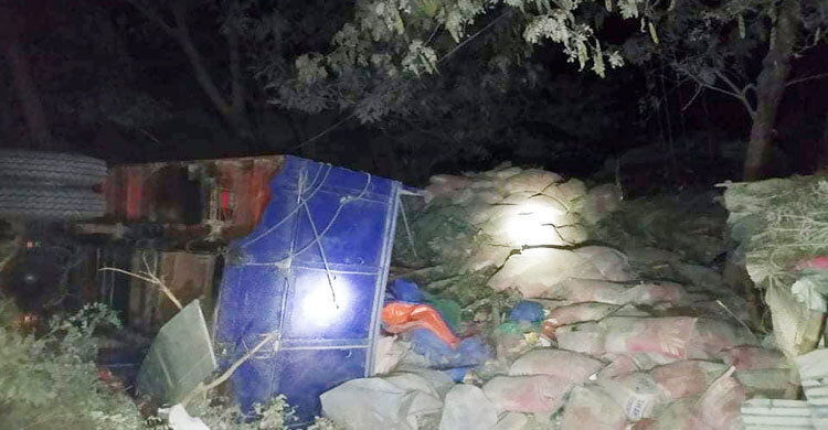 খাওয়া শেষ না হতেই বাবা-মেয়ের জীবন শেষ ট্রাকচাপায়