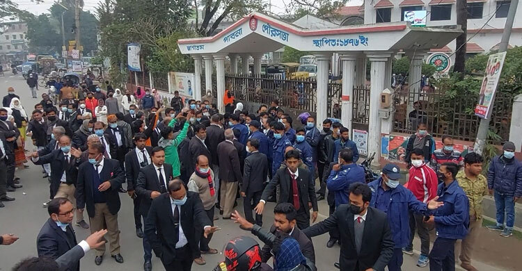 শাশুড়ির মামলায় শ্বশুরের হয়ে সাক্ষ্য দিতে এসে অপহরণের শিকার জামাই