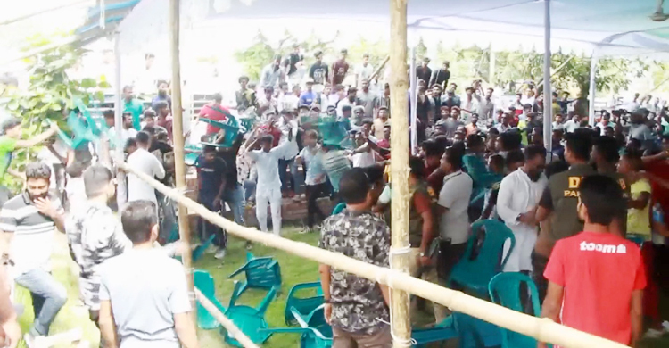 ডেপুটি স্পিকারের সংবর্ধনায় হাতাহাতি-চেয়ার ছোড়াছুড়ি