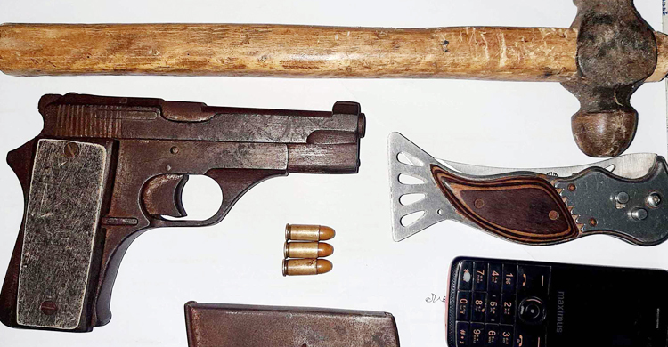 জীবন বাজি রেখে ছেলেদের ৫০ লাখ টাকা রক্ষা করলেন বাবা