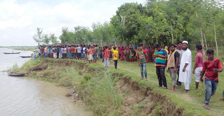 পদ্মায় নৌকাডুবির ঘটনায় দুইজনের মরদেহ উদ্ধার