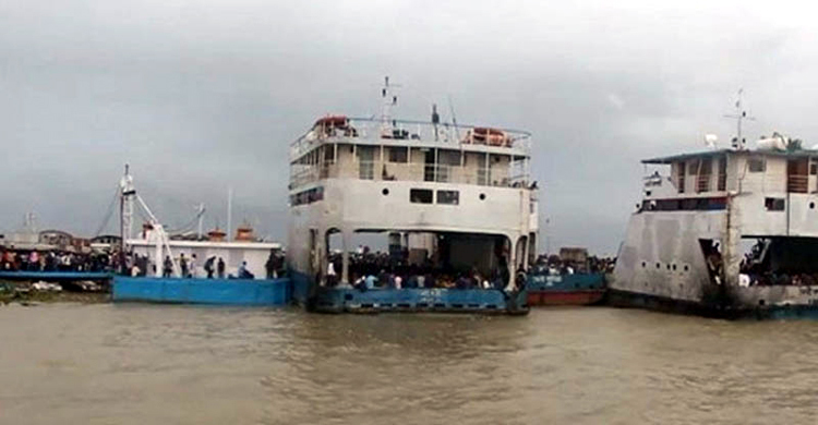 সাড়ে ৯ ঘণ্টা পর বাংলাবাজার-শিমুলিয়ায় নৌযান চলাচল শুরু