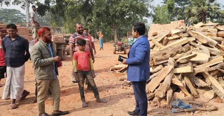 পাবনায় ইটভাটায় কাঠ পোড়ানোয় ৭৫ হাজার টাকা জরিমানা