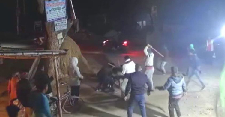 পুলিশ চলে যেতেই ধর্ষণ মামলার সাক্ষীকে পেটাল সন্ত্রাসীরা