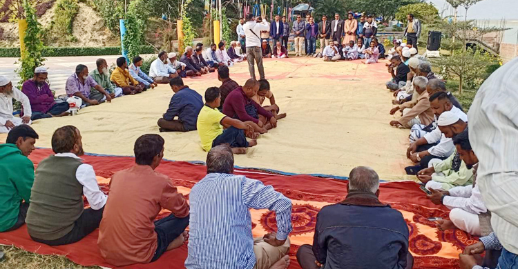 ২০০ প্রবীণকে নিয়ে পদ্মাপাড়ে বনভোজন