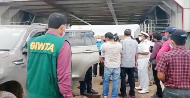 পদ্মা সেতুর পিলারে ধাক্কা : ঘটনাস্থলে নৌপরিবহন মন্ত্রণালয়ের টিম