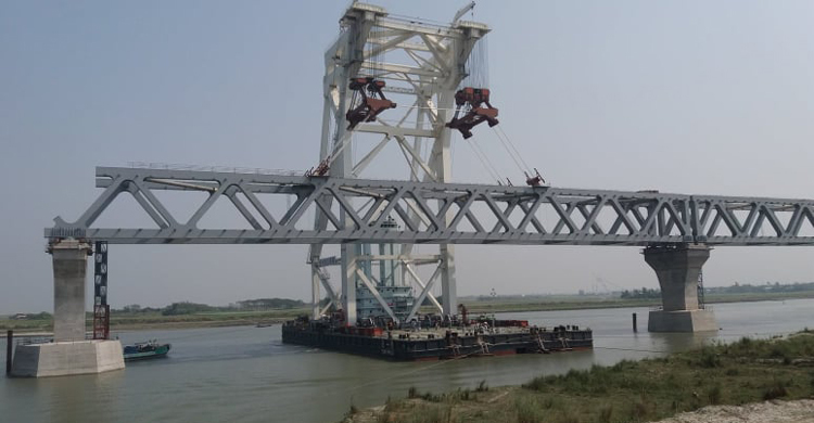 নয় দিনের মাথায় ২৪তম স্প্যান, দেখা যাচ্ছে পদ্মা সেতুর ৩৬০০ মিটার
