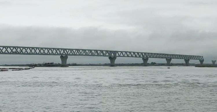 অপেক্ষায় পদ্মা সেতুর ১৭তম স্প্যান