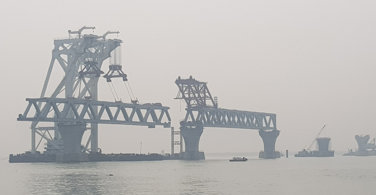 পদ্মা সেতুতে বসল ২২তম স্প্যান, দৃশ্যমান ৩৩০০ মিটার