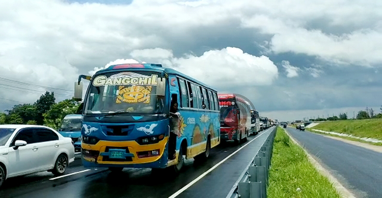 মাওয়া টোলপ্লাজায় গাড়ির ৪ কিলোমিটার দীর্ঘ সারি