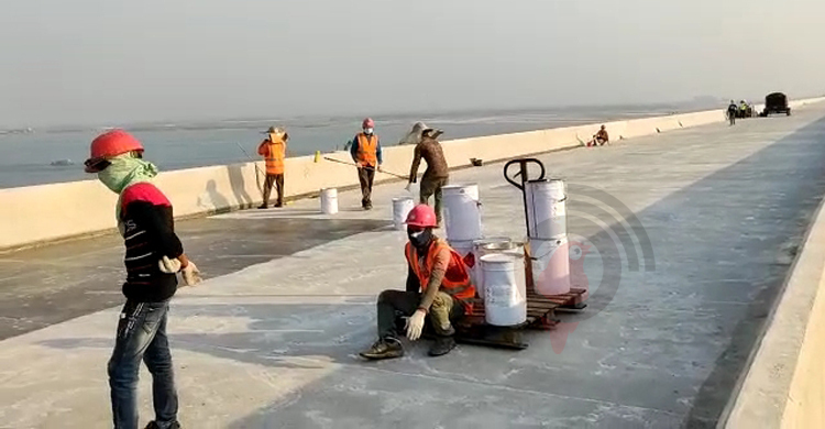 পদ্মা সেতুতে চলছে শেষ মুহূর্তের প্রস্তুতি