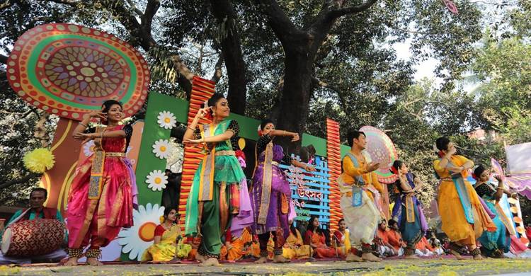 Things heating up as Pahela Falgun, Valentine’s Day revellers out to celebrate