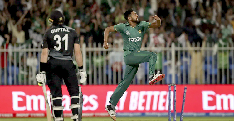 নিউজিল্যান্ডকে ১৩৪ রানেই আটকে দিলো পাকিস্তান