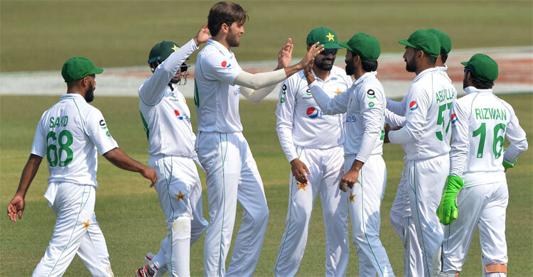 ব্যাটিং বিপর্যয়ে বাংলাদেশ