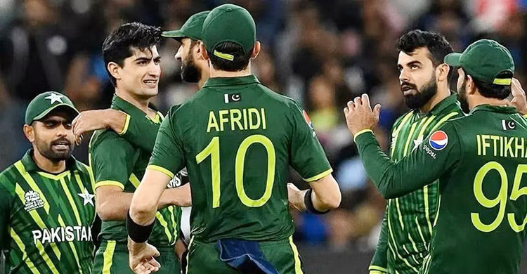 Resurgent Pakistan to face off clinical England in big final
