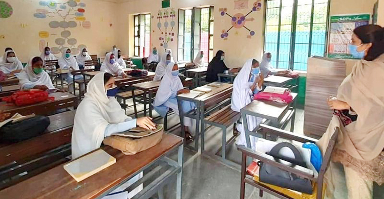 Pakistan’s Punjab govt announces free education till graduation