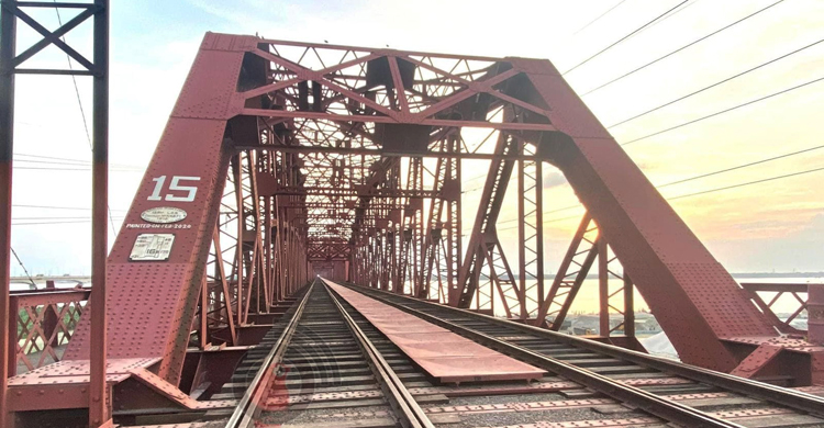 হার্ডিঞ্জ ব্রিজের চারপাশ জুড়েই বধ্যভূমি, সংরক্ষণে নেই উদ্যোগ