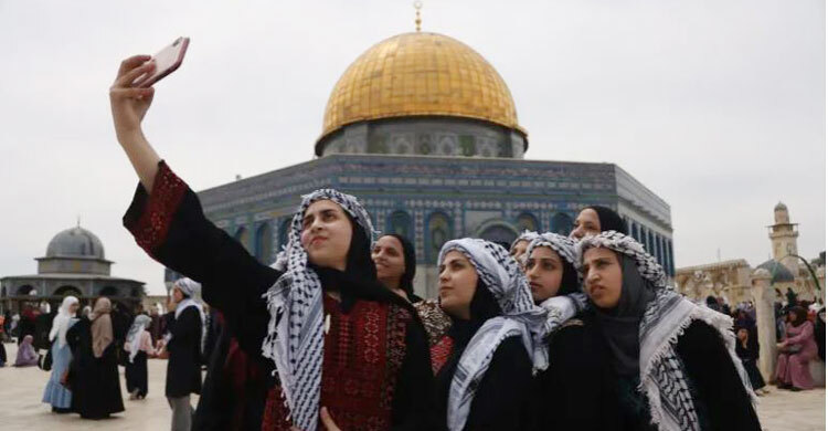 ‘150,000 Palestinians’ attend Friday prayers at Al-Aqsa Mosque
