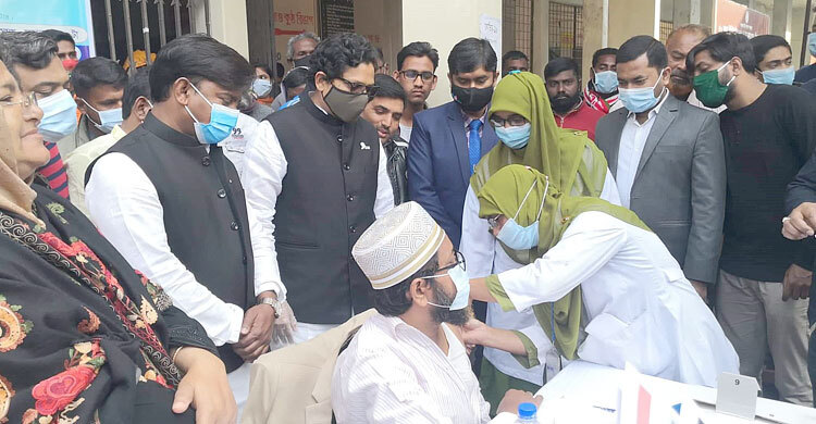 সুরক্ষার জন্য সকলে ভ্যাকসিন নিন : পলক