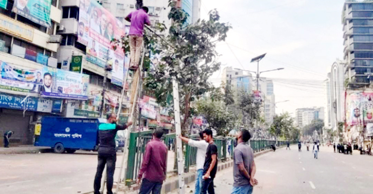বিএনপি কার্যালয়ের সামনে সিসি ক্যামেরা বসাচ্ছে পুলিশ