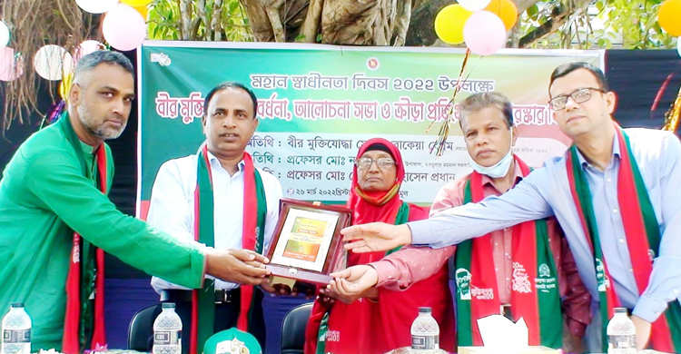 পঞ্চগড়ের একমাত্র নারী বীর মুক্তিযোদ্ধা রোকেয়াকে সংবর্ধনা