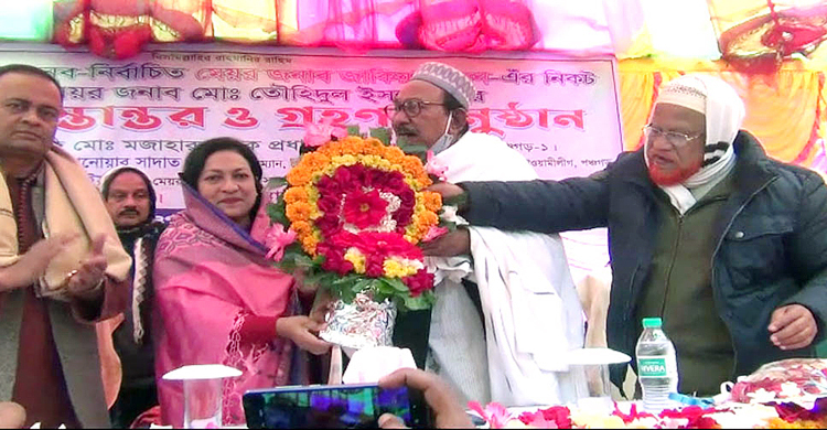 পঞ্চগড় পৌরসভার দায়িত্ব নিলেন প্রথম নারী মেয়র