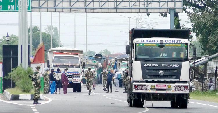বাংলাবান্ধা স্থলবন্দর দিয়ে ফের আমদানি-রফতানি শুরু