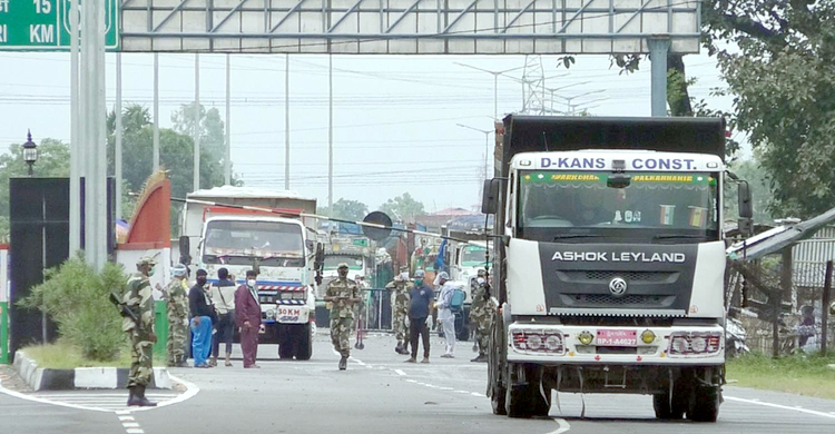 পঞ্চগড়ে ফাঙ্গাস আতঙ্ক, বন্ধ বাংলাবান্ধা স্থলবন্দর