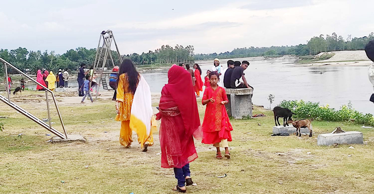 দর্শনার্থীদের পদচারণায় মুখর পঞ্চগড়ের বিনোদনকেন্দ্র