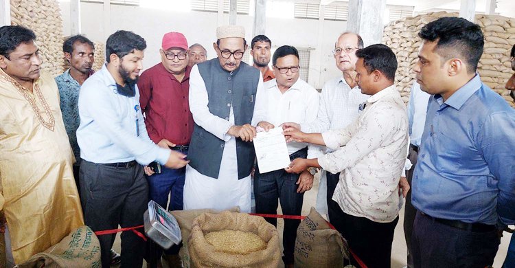 পঞ্চগড়ে ২৭ টাকায় ধান, ৪০-এ চাল কিনছে খাদ্য বিভাগ