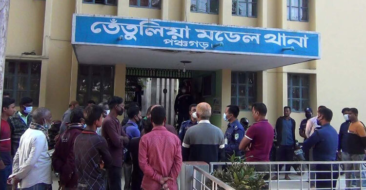 পঞ্চগড়ে দুই স্কুলছাত্রীকে গণধর্ষণ, তিন যুবক গ্রেফতার
