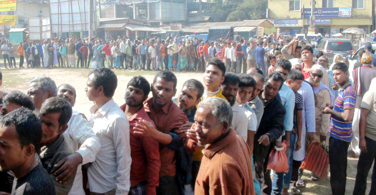 এক ঘণ্টায় ১ হাজার কেজি পেঁয়াজ শেষ