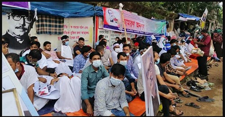 নিয়োগের দাবিতে এখনও রাজপথে প্যানেলপ্রত্যাশীরা