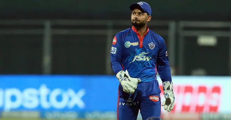 আপনার জন্যই তো সময় নষ্ট হলো : আম্পায়ারকে পান্ত