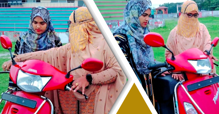 নিজে স্কুটি চালান, অন্যদেরও প্রশিক্ষণ দেন স্কুলশিক্ষিকা পাপড়ি