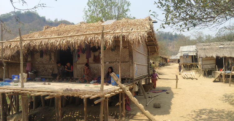 ৩৩ বছরেও উন্নয়নের ছোঁয়া লাগেনি শুকনাঝিরি পাড়ায়