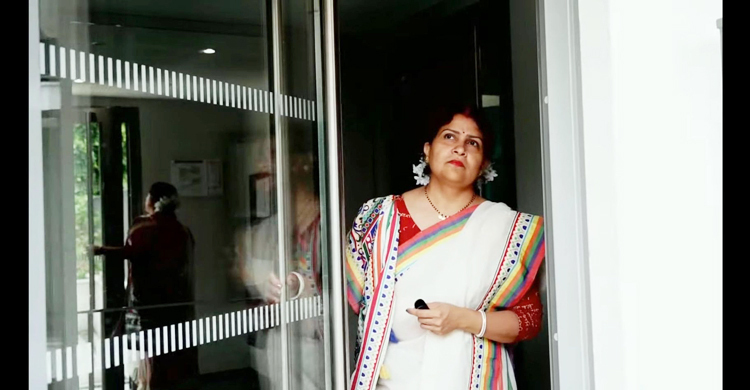 প্যারিসে কণ্ঠশিল্পী মৌসুমী চক্রবর্তীর নতুন গানের প্রিমিয়ার শো