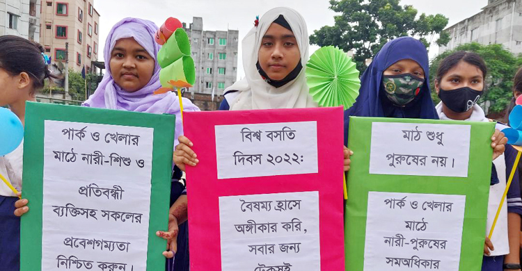 মাঠ-পার্কে খেলাধুলার অধিকার নিশ্চিতের দাবি কিশোরীদের