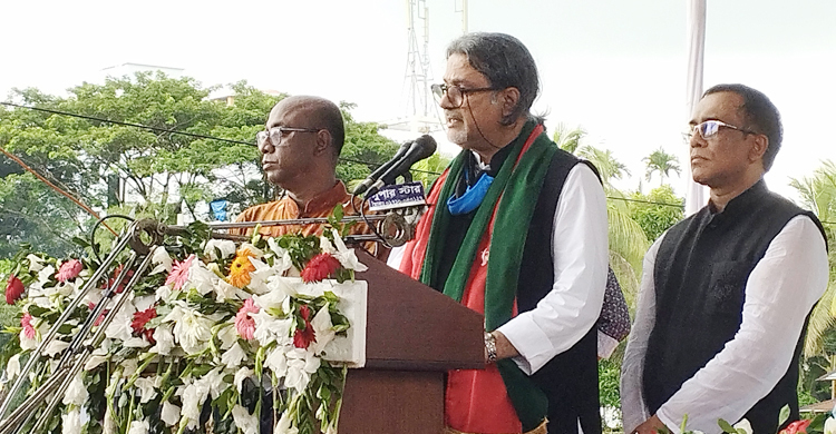 ‘তারেক রহমান লন্ডনে বসে নেতাকর্মীদের মাঠে নামিয়ে ফায়দা নিচ্ছেন’